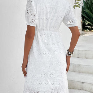 Amélie broderad klänning – tidlös elegans med fina detaljer